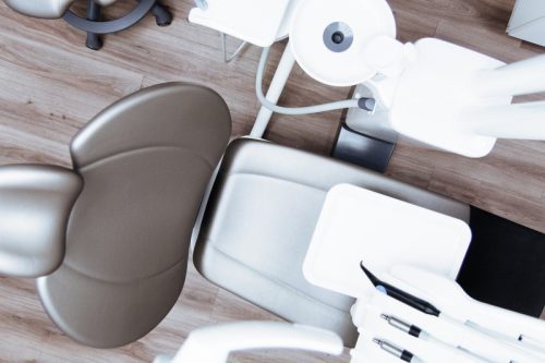 Jak wybrać najlepszą hurtownię dentystyczną? Kluczowe aspekty, które warto znać